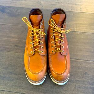 Men’s Red Wings Heritage - Style 875
CLASSIC MOC in size 11.5.
